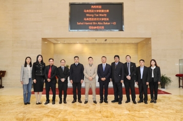 馬來西亞大學(xué)聯(lián)盟主席拿督斯里黃炫碩一行蒞臨景興紙業(yè)參觀交流，共建“一帶一路”人才培養(yǎng)培訓(xùn)基地